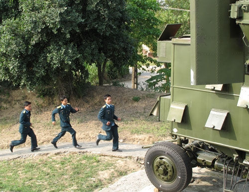 ...để sẵn sàng xử lý các tình huống xảy ra, kiên quyết không để Tổ quốc bị bất ngờ vì các tình huống trên không.