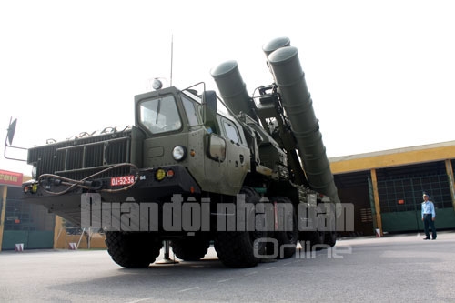 Với hỏa lực mạnh, độ chính xác cao, khả năng chống nhiễu tốt, tên lửa S-300 là vũ khí hiệu quả nhằm chống lại các cuộc tấn công đường không và tập kích đường không của địch.