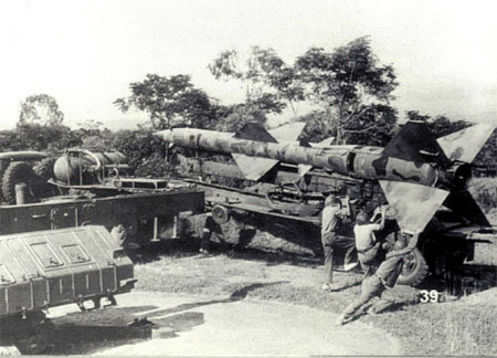 Ngay từ tháng 5-1966, Bộ đội Tên lửa đã được điều vào tuyến lửa Vinh Linh để nghiên cứu cách đánh B-52, thực hiện lời Bác dạy: