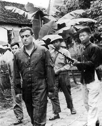 Phi công Mỹ bị bắt sống trong Chiến dịch