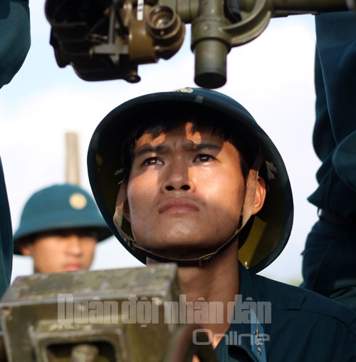 Ánh mắt chiến sĩ canh trời