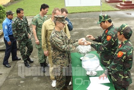 Bốc thăm chia đội bắn