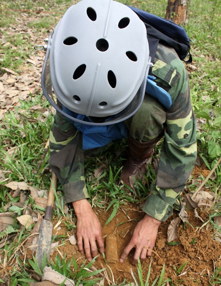 ... để thu gom bom, mìn, vật nổ