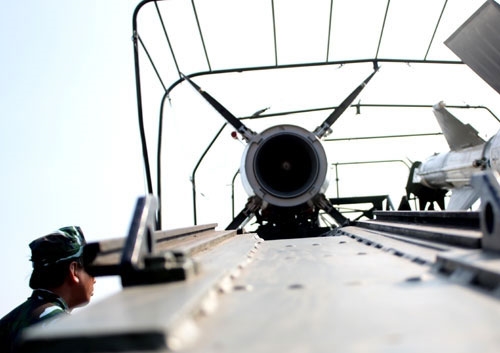 Nạp đạn tên lửa C-125M