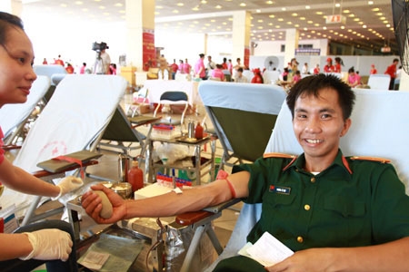 Học viên Phùng Tiến Đạt, lớp CT14D, Trường Sỹ quan chính trị, đã 3 lần tình nguyện tham gia hiến máu.