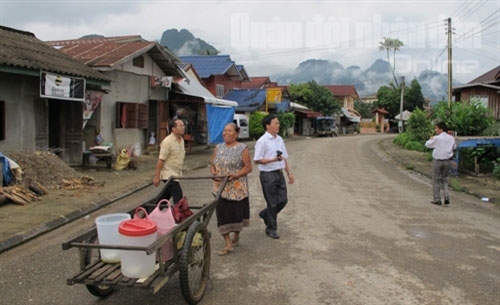 Cuộc sống thanh bình của người dân Lào.