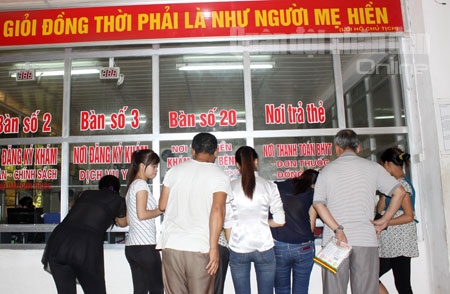 Mỗi ngày, Bệnh viện tiếp nhận hàng trăm lượt bệnh nhân đến khám và điều trị.