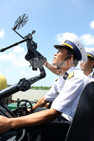 Căng tầm mắt, nắm chắc mọi hoạt động trên vùng trời, vùng biển được phân công quản lý.