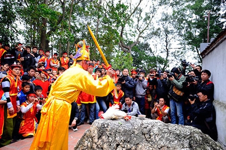 Tại đền Thượng,