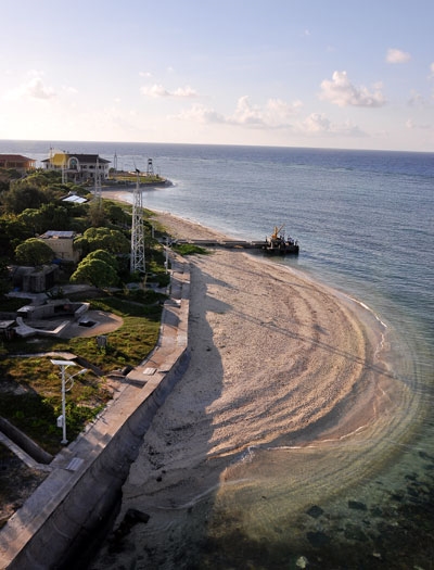 Doi cát bên đảo Nam Yết mang dáng hình Tổ quốc