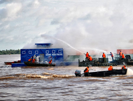 Tiểu đoàn Vượt sông huấn luyện giỏi, tìm kiếm cứu nạn hiệu quả