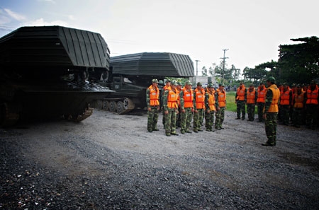 Giao nhiệm vụ cho đội tác nghiệp chèo chở phà PMP.