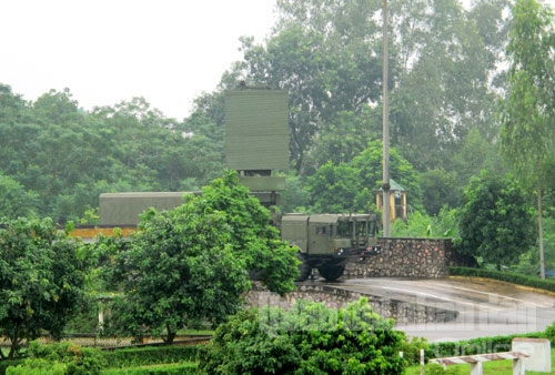 Xe ra đa bắt, bám sát mục tiêu...