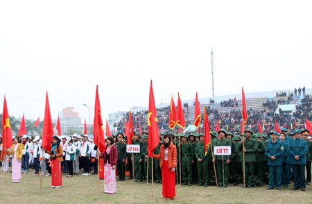 Rực rỡ cờ hoa trong ngày hội tòng quân của huyên Đan Phượng.