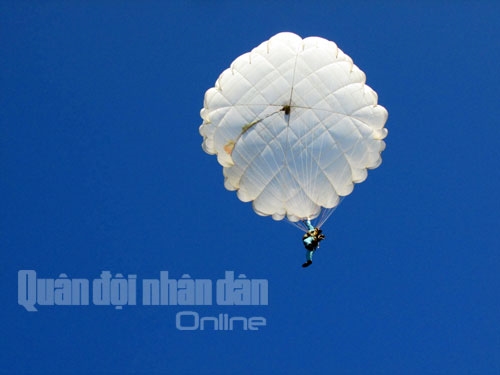 Nét chấm phá tuyệt đẹp giữa trời biếc Nha Trang.