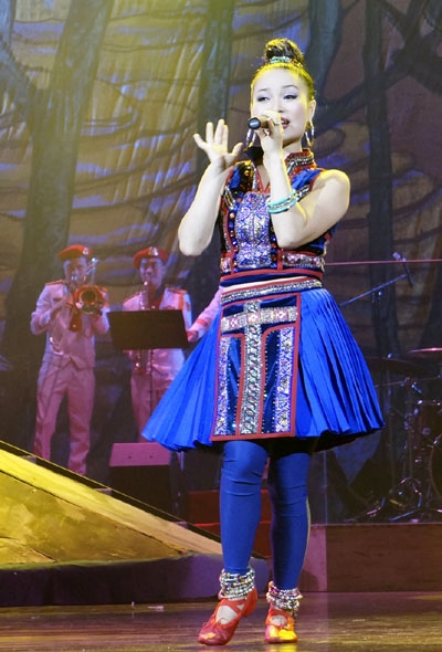 Tiết mục nghệ thuật của Quân khu 2 mang đậm bản sắc văn hóa của vùng Tây Bắc Tổ quốc.