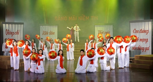 Vở cải lương “Sáng mãi niềm tin”, một tiết mục nghệ thuật của Quân khu 9 được đánh giá cao trong hội diễn.