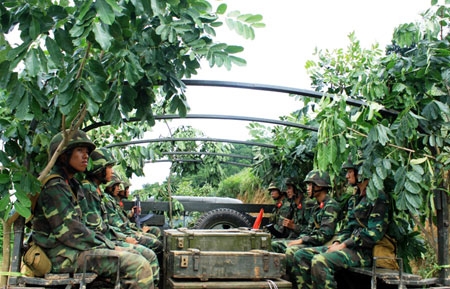 Cán bộ, chiến sĩ Lữ đoàn 241 tham gia luyện tập tổng hợp.