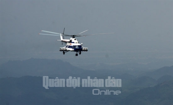 Theo phương án bay đã xác định, trực thăng duy trì độ cao khoảng 200m.
