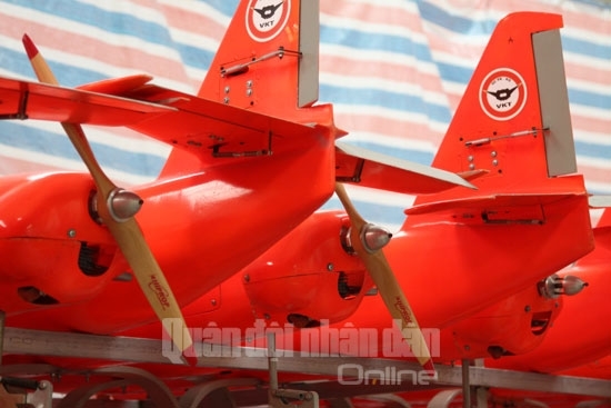 Để có được những chiếc máy bay không người lái hoàn chỉnh, các kỹ sư, nhân viên kỹ thuật của Viện phải trải qua nhiều giai đoạn, từ nghiên cứu, thiết kế, chế thử đến sản xuất hàng loạt.