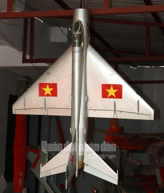 ...Và một chiếc máy bay không người lái mang hình dáng