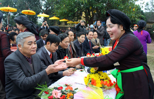 ĐỂ LỄ HỘI THỰC SỰ LÀ VĂN HÓA, NHÂN VĂN