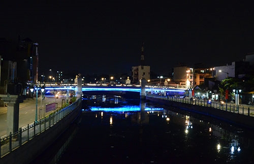 ...và cầu Hậu Giang bắc qua kênh Tân Hóa-Lò Gốm.