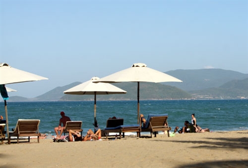 “ĐÒI” LẠI BÃI BIỂN CHO DÂN