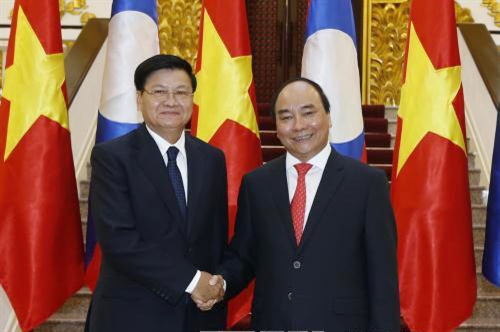 Lao Prime Minister pays official visit to Vietnam