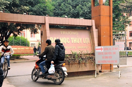 Quy định của trường Đại học Thủy Lợi cũng không có tác dụng nhắc nhở sinh viên
(Ảnh chụp lúc 12 giờ 19 phút, ngày 29-2)