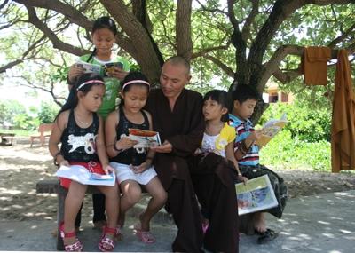 Học cùng Sư thầy trên đảo Sinh Tồn