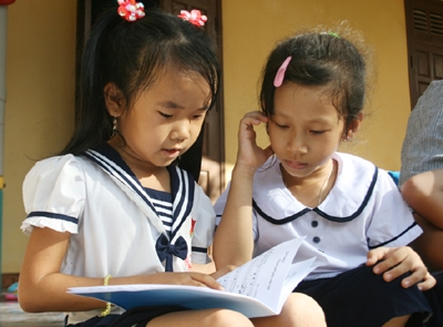 Cùng thảo luận bài với bạn trong lúc đợi mẹ đón