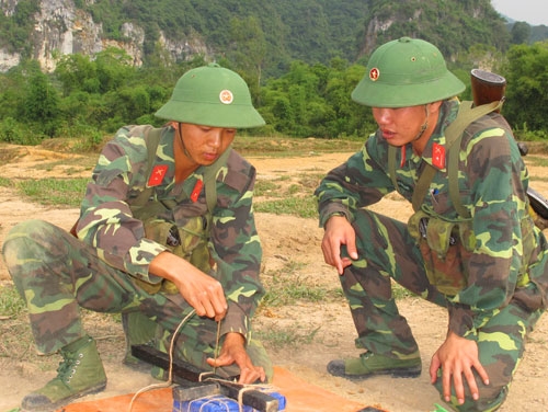 Cẩn thận trong từng nút buộc lượng nổ khối