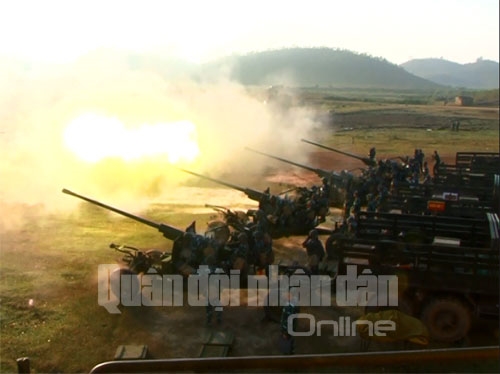 Pháo 57mm đồng loạt nhả đạn