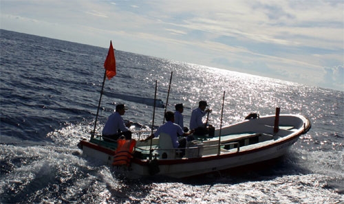 Tuần tra dưới mặt nước bằng xuồng cao tốc