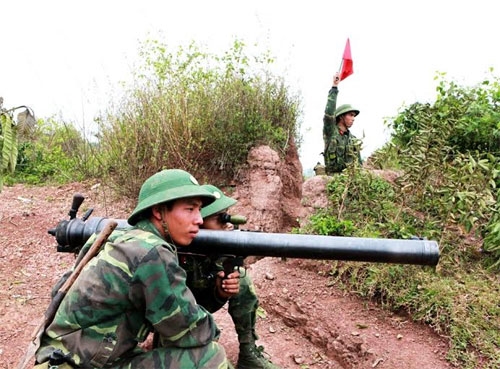 Khẩu đội ĐKZ của Tiểu đoàn 5 (Sư đoàn 3) lấy phần tử bắn tiêu diệt mục tiêu ụ súng đầu cầu.