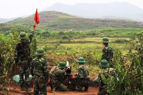 Khẩu đội SPG – 9 thuộc Tiểu đoàn 15 (Sư đoàn 3) lấy phần tử bắn và tiêu diệt mục tiêu.