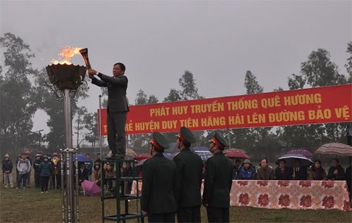 Ngọn đuốc truyền thống quê hương Hà Nam được thắp lên đã tạo thêm quyết tâm, nghị lực cho các thanh niên trước khi lên đường thực hiện nghĩa vụ bảo vệ Tổ quốc.