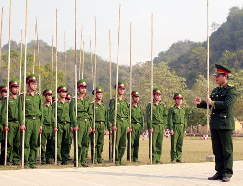 Các chiến sĩ này mới bước vào huấn luyện từ 1-3. Trong thời gian ngắn, nhờ được sự giúp đỡ tận tình của cán bộ các cấp, họ đã nhanh chóng tiếp thu kiến thức quân sự và trưởng thành. Chính việc rút kinh nghiệm sâu sát sau mỗi lần tập như thế này đã giúp họ sửa tập và nắm chắc kiến thức hơn; đồng thời cũng tự tin hơn trong các nội dung huấn luyện tiếp theo.