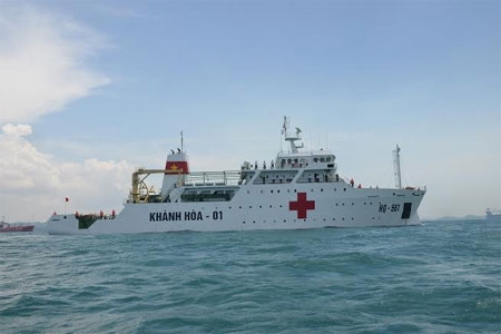 Tàu HQ-561 trong diễn tập.