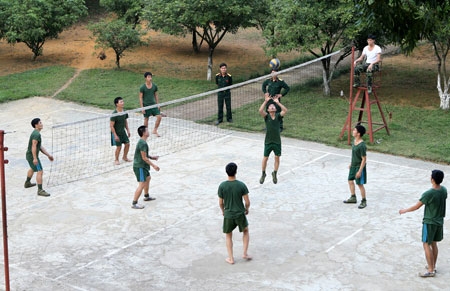 Bóng chuyền-môn thể thao được nhiều cán bộ, chiến sỹ đơn vị ưa thích