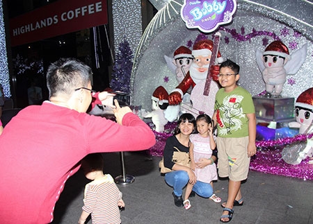 Một gia đình chụp ảnh kỷ niệm