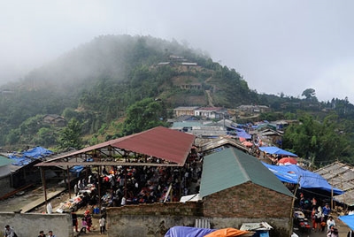 Địa danh Sì Lờ Lầu theo tiếng người dân bản địa có nghĩa là 12 tầng dốc.