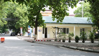 Khuôn viên Trường đại học Kinh tế Quốc dân trong giờ thi.