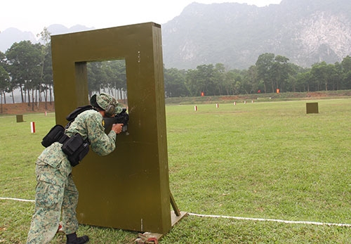 Trên cơ sở kế hoạch luyện tập của Ban tổ chức, đội tuyển bắn súng Quân đội Xin-ga-po đã tổ chức luyện tập rất nghiêm túc để nhanh chóng bắt nhịp với điều kiện thao trường và khí hậu Việt Nam, chuẩn bị bước vào thi đấu...