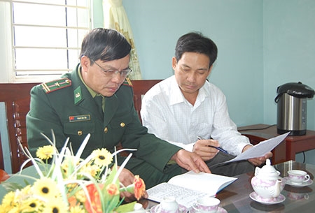 Thiếu tá Phạm Văn Tôn, cán bộ của đồn Trung Lý, được tăng cường giữ chức Phó Bí thư Đảng ủy xã Trung Lý, luôn làm tốt công tác tham mưu cho cấp ủy, chính quyền xã thực hiện thắng lợi nhiệm vụ phát triển kinh tế - xã hội, góp phần vào sự nghiệp quản lý, bảo vệ chủ quyền an ninh biên giới