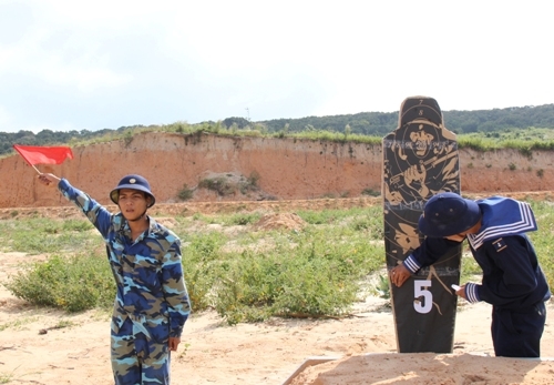 Báo kết quả bắn trên bia.