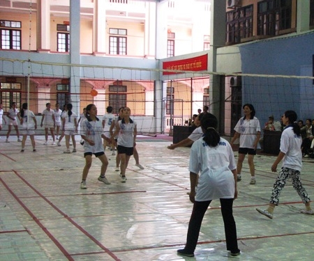 Thi đấu bóng chuyền hơi ở cơ quan Bộ Tư lệnh Binh chủng TTG