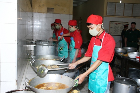 Qua một năm thực hiện xã hội hóa công tác nuôi dưỡng bệnh nhân ở Khoa Dinh dưỡng Bệnh viện 103