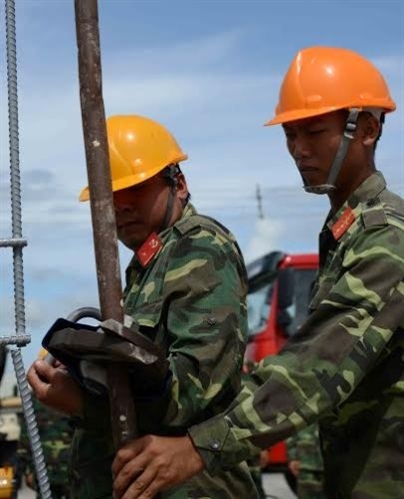 Sử dụng thiết bị cứu nạn cầm tay cắt đứt các loại thép.